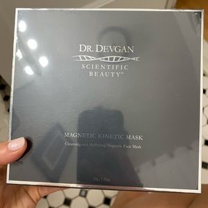Dr. Devgan Scientific Beauty Magnetic Kinetic Mask